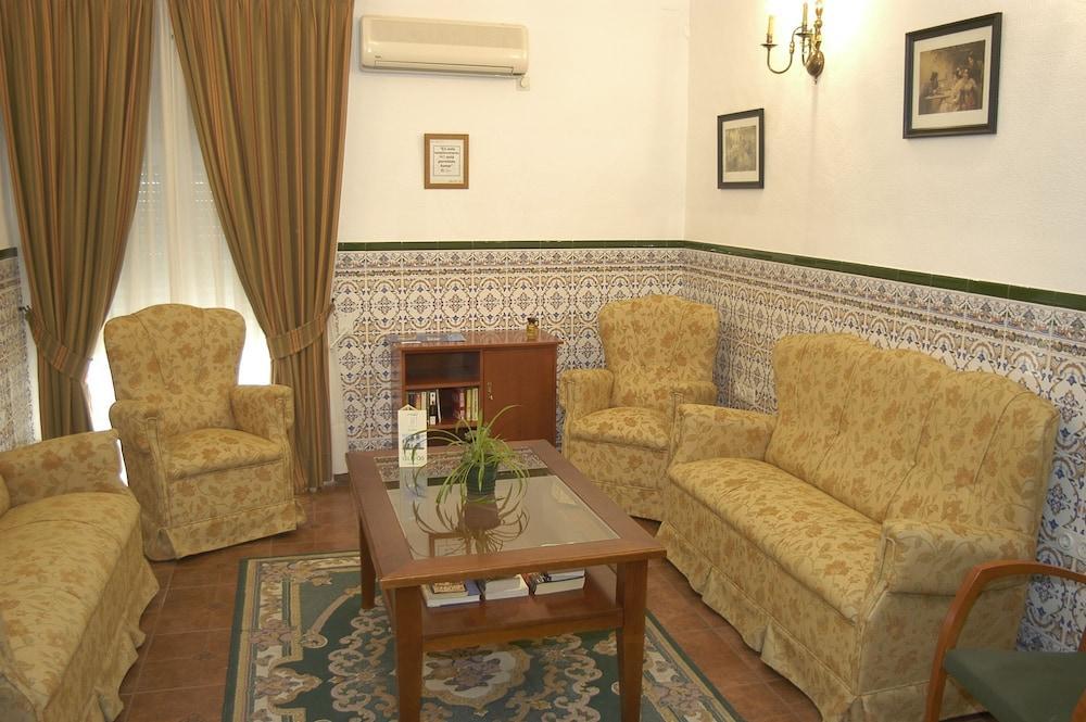 Hotel Olivos 3*
